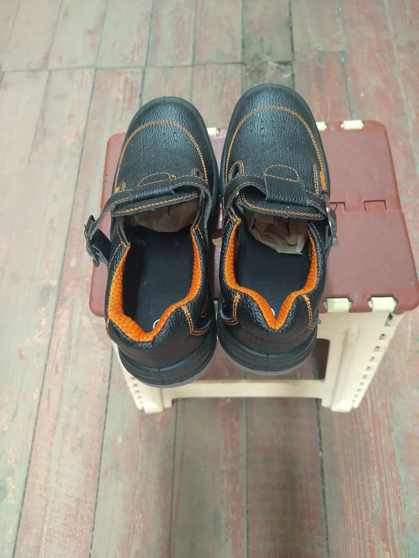 Основные характеристики сандалий Charmin: